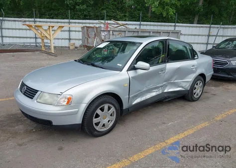 1999 Volkswagen Passat Glx from USA, damaged, VIN WVWPD63B4XE505023